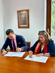 Firma convenio colaboración IQH Fundación Antonio Mingote
